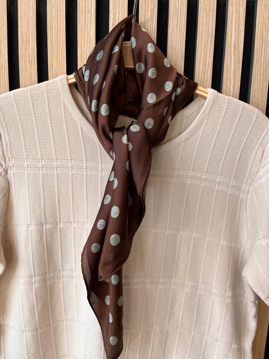 Sjaaltje met stipjes